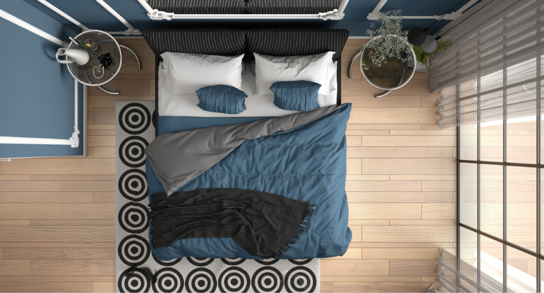 chambre d'hôtel aux couleurs neutres