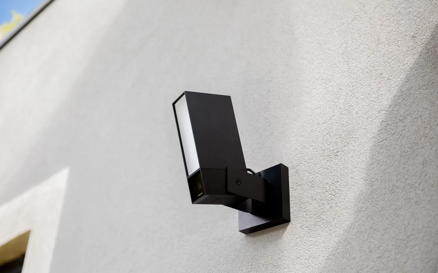 Caméra extérieure au mur